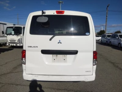 Mitsubishi DELICA  с аукциона в Японии