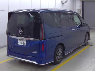 Nissan SERENA  с аукциона в Японии