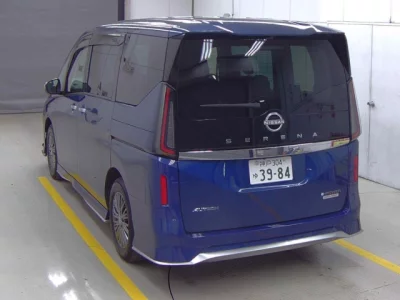 Nissan SERENA  с аукциона в Японии