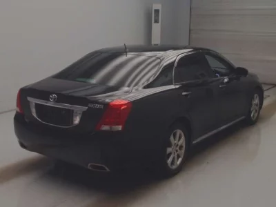 Toyota CROWN  с аукциона в Японии