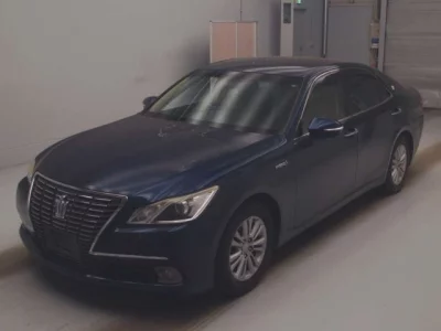 Toyota CROWN  с аукциона в Японии