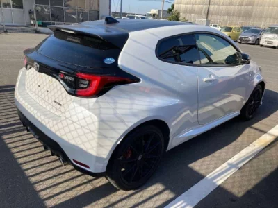 Toyota YARIS  с аукциона в Японии