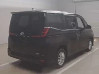 Toyota NOAH лот № 52202 оценка 5  с аукциона в Японии 1