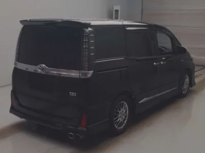 Toyota VOXY  с аукциона в Японии