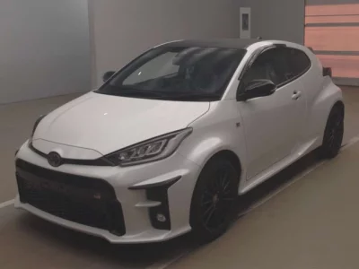 Toyota YARIS  с аукциона в Японии