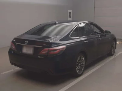 Toyota CROWN  с аукциона в Японии