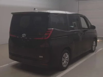 Toyota NOAH  с аукциона в Японии