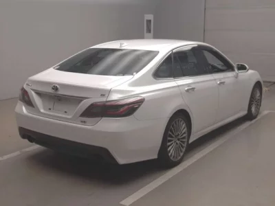 Toyota CROWN  с аукциона в Японии