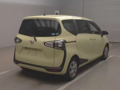 Toyota SIENTA  с аукциона в Японии