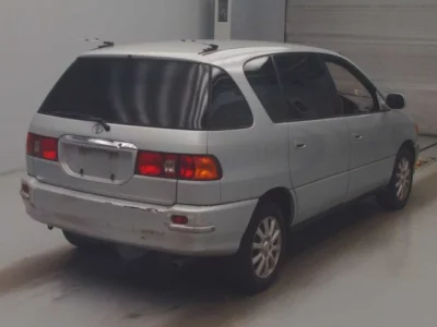 Toyota IPSUM  с аукциона в Японии