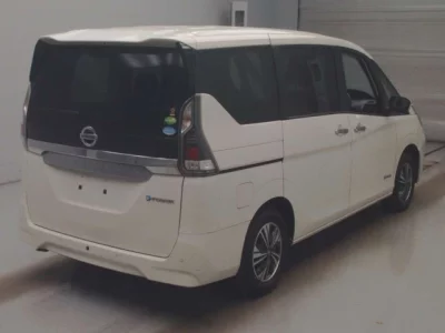 Nissan SERENA  с аукциона в Японии