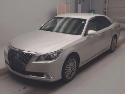 Toyota CROWN  с аукциона в Японии