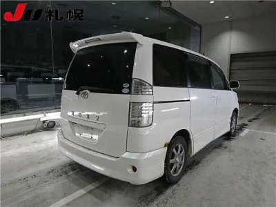 Toyota VOXY  с аукциона в Японии