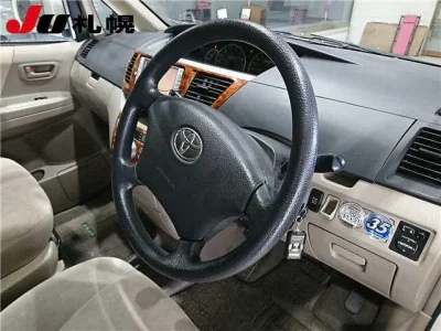 Toyota NOAH  с аукциона в Японии