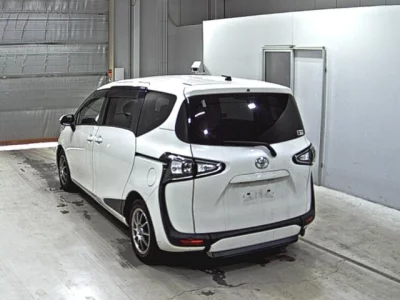 Toyota SIENTA  с аукциона в Японии