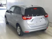 Honda FIT лот № 16 оценка 4.5  с аукциона в Японии 1