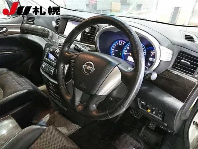 Nissan ELGRAND  с аукциона в Японии