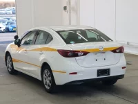 Mazda AXELA лот № 2055 оценка 4  с аукциона в Японии 1