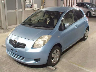 Toyota VITZ  с аукциона в Японии