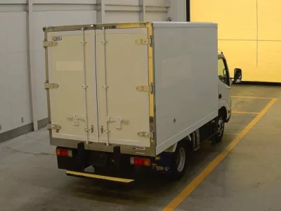 Toyota DYNA  с аукциона в Японии