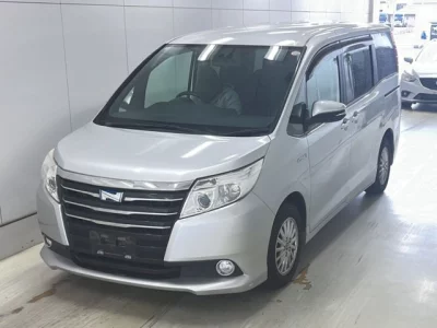 Toyota NOAH  с аукциона в Японии