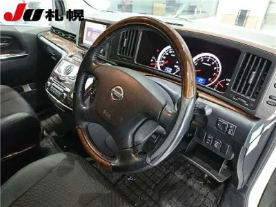 Nissan ELGRAND  с аукциона в Японии