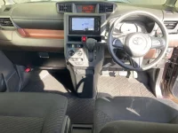 Toyota ROOMY лот № 1054 оценка 4  с аукциона в Японии 3