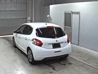 Peugeot 208 лот № 9180 оценка 3.5  с аукциона в Японии 1