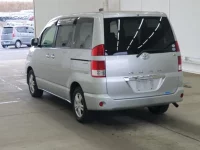 Toyota NOAH лот № 2113 оценка 4  с аукциона в Японии 1
