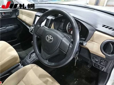Toyota COROLLA AXIO  с аукциона в Японии