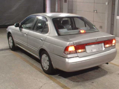 Nissan SUNNY  с аукциона в Японии