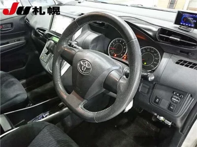 Toyota WISH  с аукциона в Японии