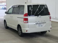 Toyota NOAH лот № 2133 оценка 3.5  с аукциона в Японии 1