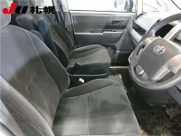 Toyota VOXY лот № 140 оценка R  с аукциона в Японии 3