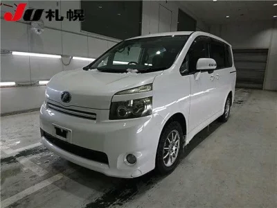 Toyota VOXY  с аукциона в Японии