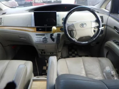 Toyota ESTIMA  с аукциона в Японии