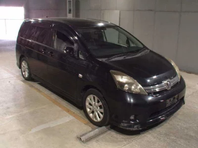 Toyota ISIS  с аукциона в Японии
