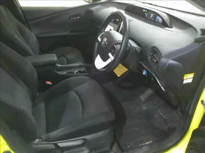 Toyota PRIUS  с аукциона в Японии