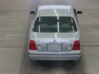 Toyota PROGRES лот № 2214 оценка 3  с аукциона в Японии 2