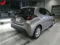 Toyota YARIS лот № 1007 оценка 4.5  с аукциона в Японии 1