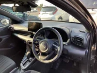 Toyota YARIS лот № 25031 оценка 5  с аукциона в Японии 2