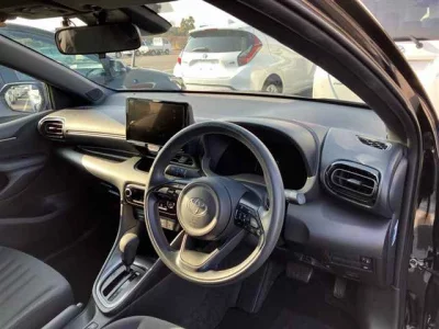 Toyota YARIS  с аукциона в Японии