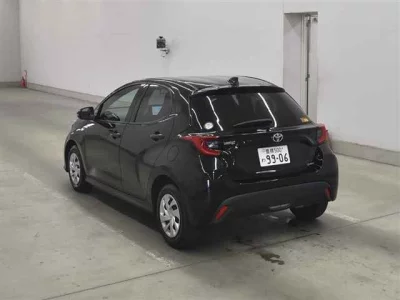Toyota YARIS  с аукциона в Японии