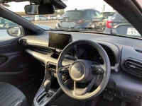 Toyota YARIS лот № 25032 оценка 5  с аукциона в Японии 2