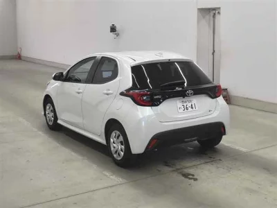 Toyota YARIS  с аукциона в Японии