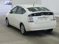 Toyota PRIUS лот № 2238 оценка RA  с аукциона в Японии 1