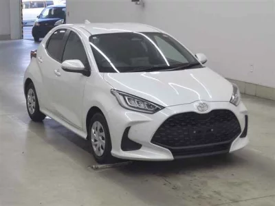 Toyota YARIS  с аукциона в Японии