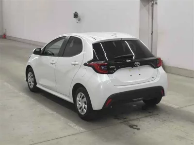 Toyota YARIS  с аукциона в Японии