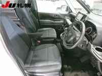 Toyota NOAH лот № 1018 оценка 4  с аукциона в Японии 4