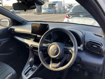 Toyota YARIS  с аукциона в Японии